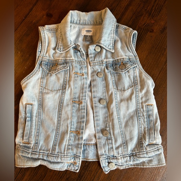 SOLD: Old Navy Girls Light Denim Vest Size 8 - Picture 1 of 2